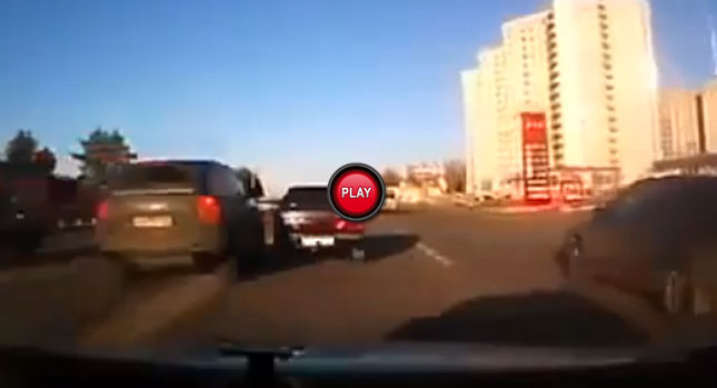 Porsche Cayenne Driver Hits Car and Continues Like Nothing Happened