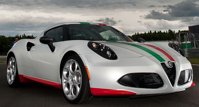  Alfa Dresses 4C in Italian Flag Colors and Sends It to Superbike Championship