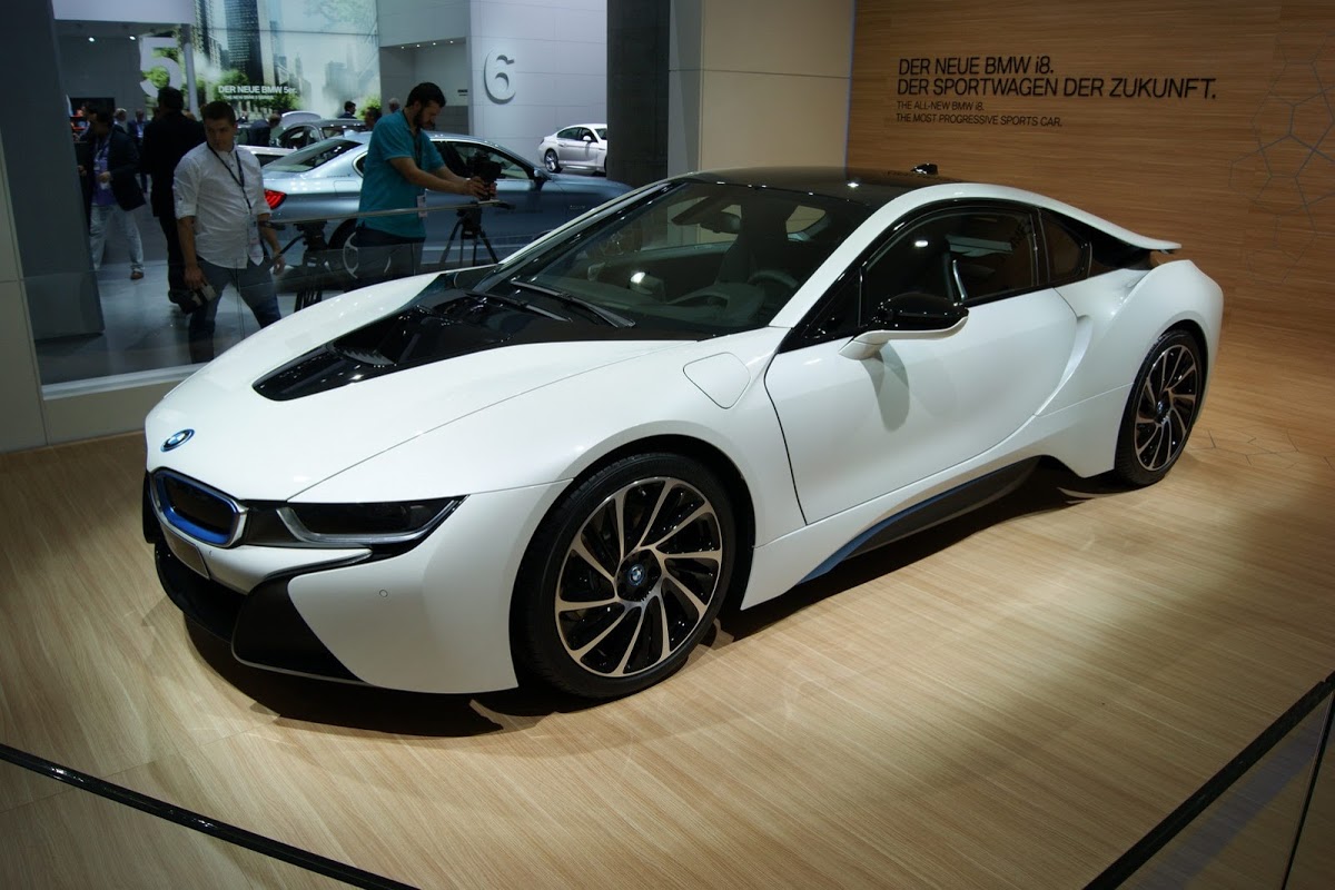 Photo gallery of the stunning BMW i8 - 1/11