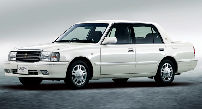  Toyota Updates its Classic Crown Sedan Series Like it’s 1984