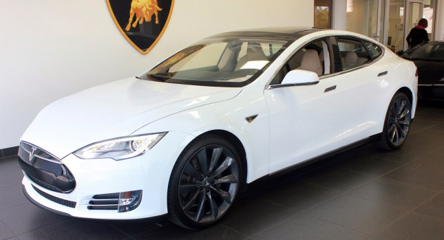  Internet Currency Bitcoin Used to Purchase Tesla Model S EV