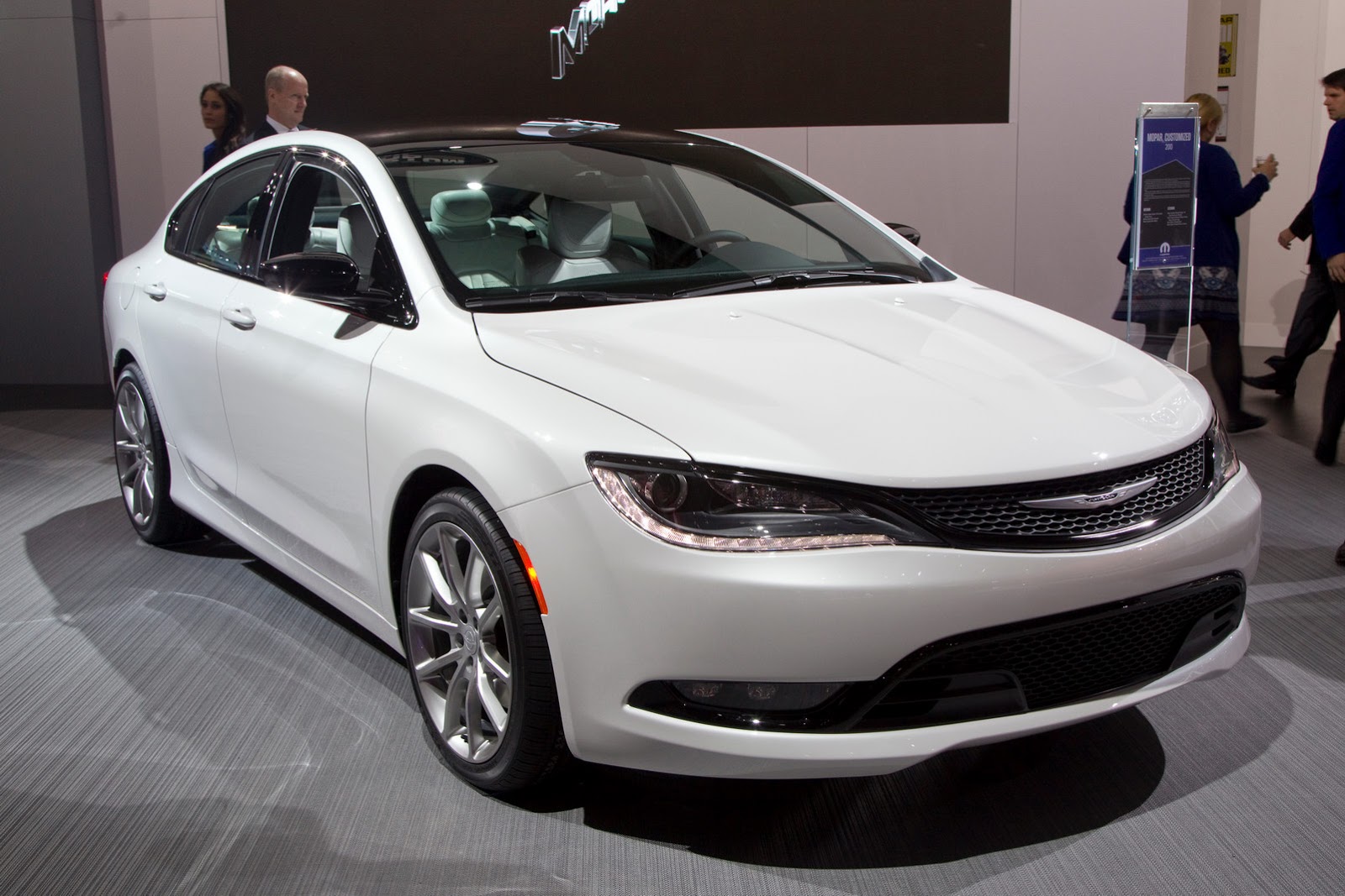 New Chrysler 200 Live Shots from Detroit, Plus Consumer Reports’ Quick