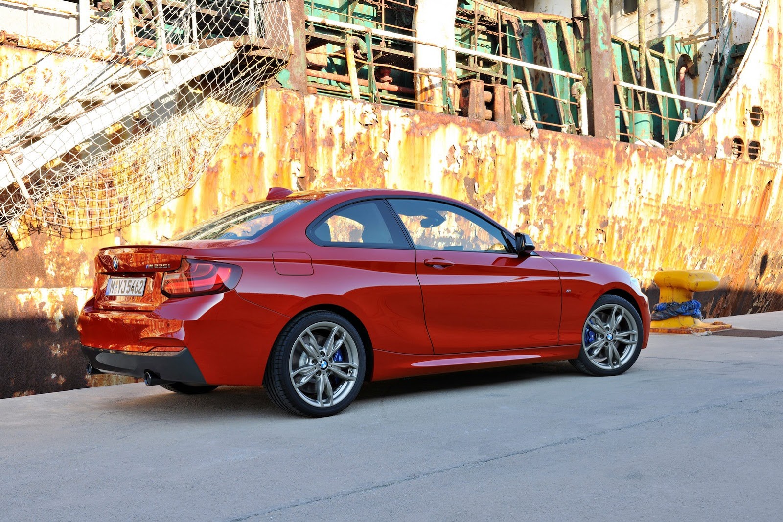 2014 BMW 2-Series Coupe Comes to Detroit, M235i Debuts M Performance ...