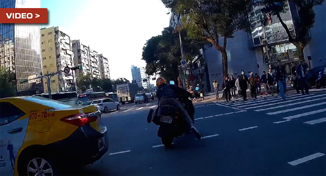  Ouch…Taiwanese Scooter Rider Hits a Cab but Keeps on the Throttle