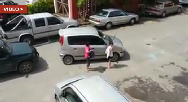  Malaysian Swiftly Deals with Double Parked Car Problem