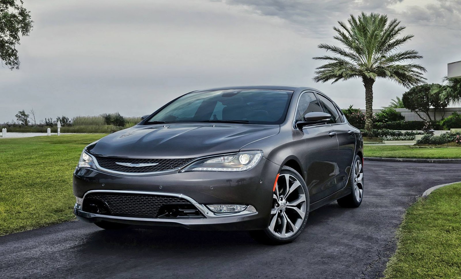 2015 Chrysler 200 Official Photo and Info Leaked, Priced from $21,700