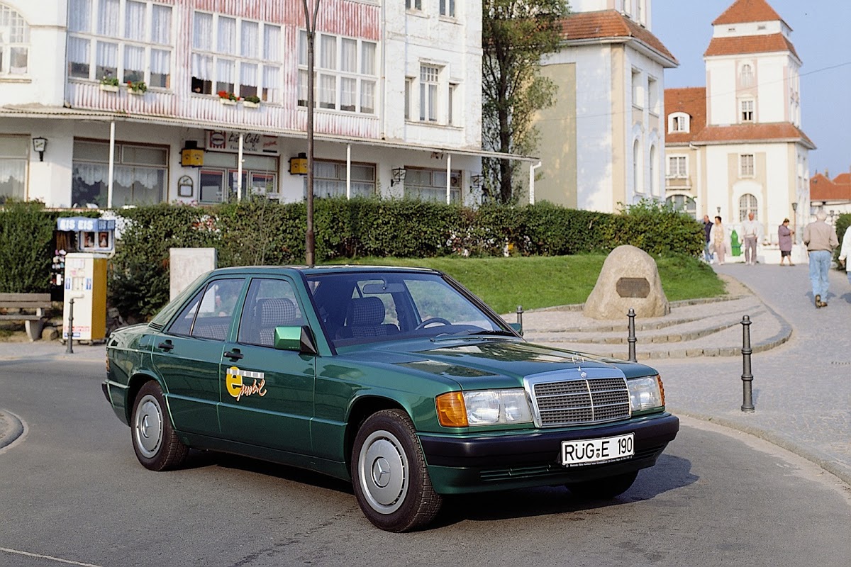 Mercedes 1992. Mercedes 190 1992. Мерседес 190 1992 года. Мерседес Бенц 1992 года. Е190 Мерседес 1992.