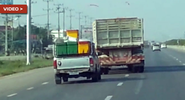  Watch Two Idiots in Pickup and Big Truck Try to Run Each Other Over in Thailand