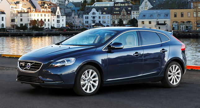  Volvo Introduces 4-Cylinder 190HP D4 and 245HP T5 Drive-E Engines on the V40s