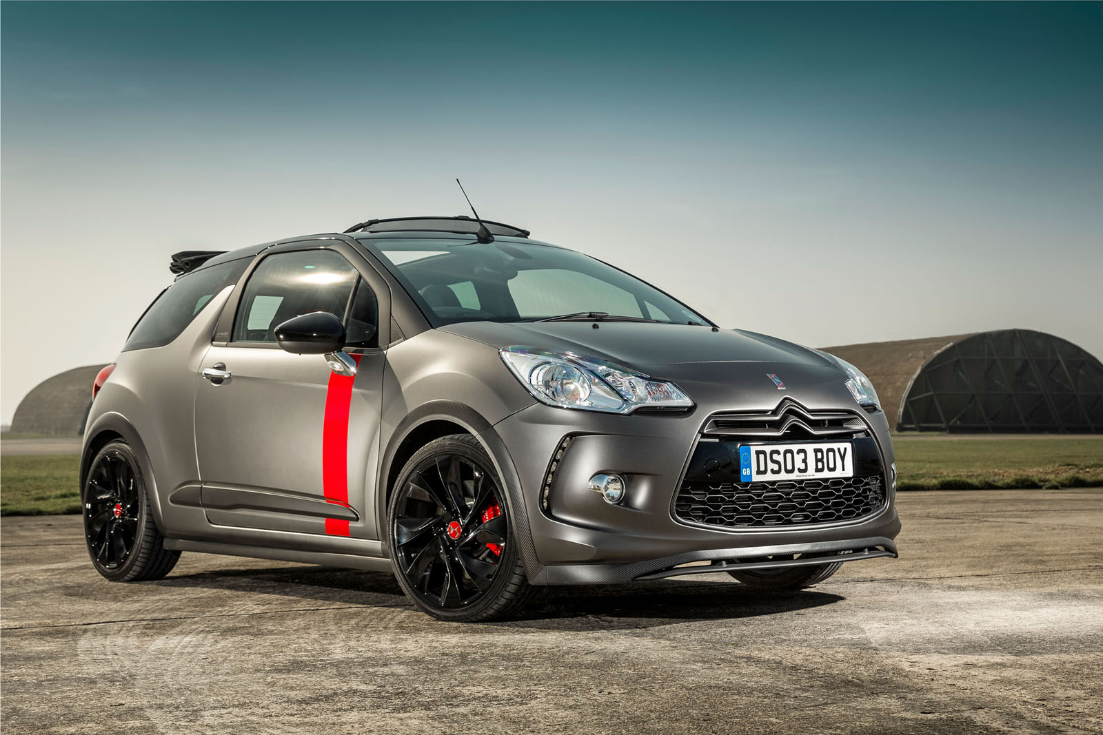 Citroën DS3 Cabrio Racing Lands in the UK in a Limited Edition of 10 Units,  Priced at £29,305