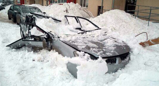  Look at What Happened to a Mitsubishi Lancer After Roof Dumped an Avalanche of Snow