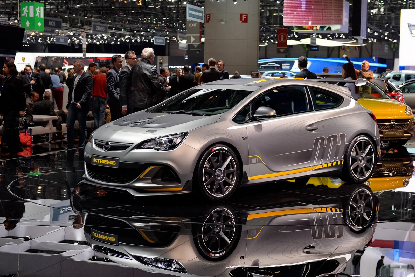 Opel Astra OPC Extreme Begs to be Produced and Raced Against