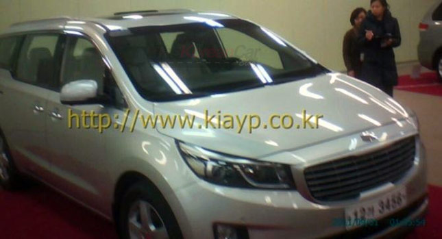  New Kia Sedona Minivan Nabbed Undisguised in the Flesh
