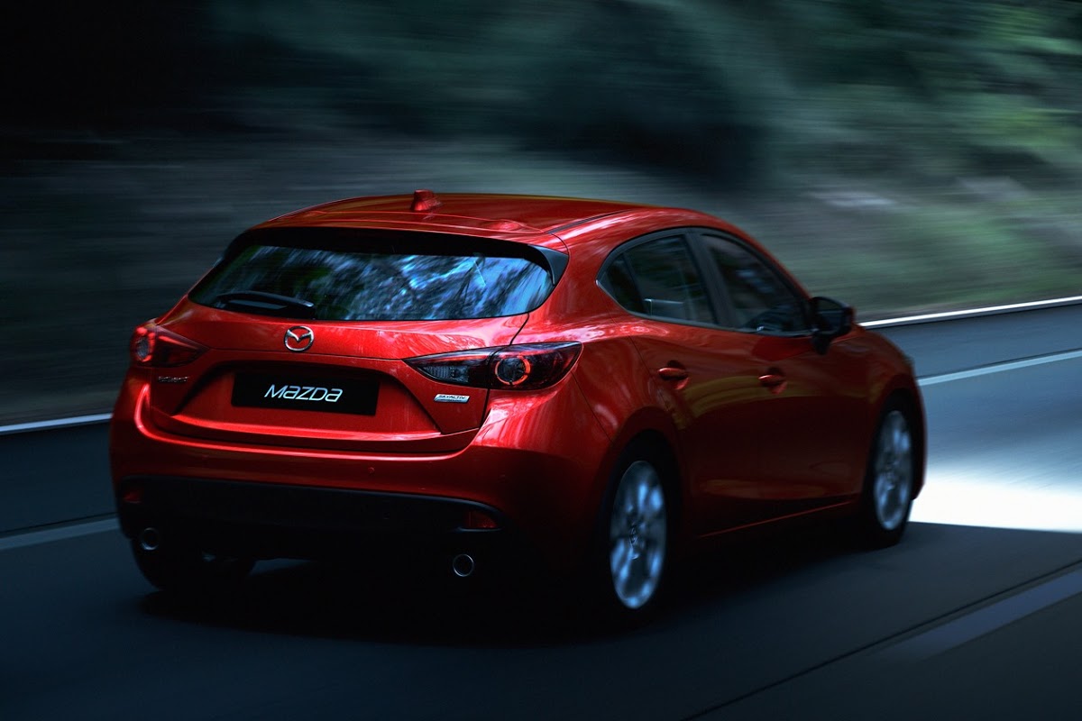 Mazda plus. Мазда 3 хэтчбек 2022. Mazda 3 2015. Mazda3 компакт-кар 2021. Mazda3 компакт-кар 2022.