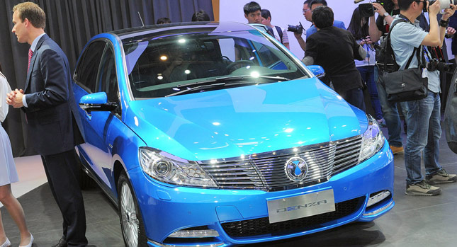  Daimler and BYD Reveal Denza Production EV in Beijing with Up to 300KM Range