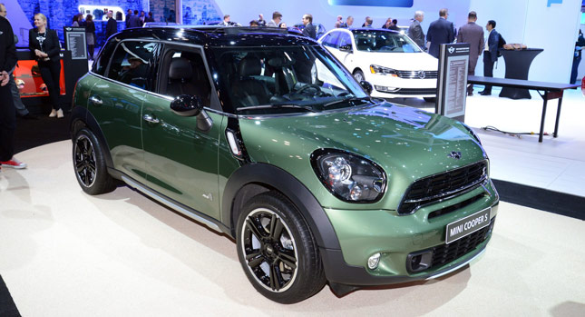  2015 MINI Countryman Comes to New York with Barely Noticeable Facelift [Updated]