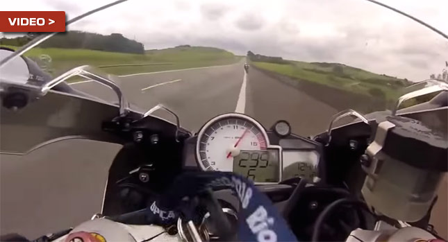  Watch BMW S1000 RR and Honda CBR1000 Weave Through Traffic at 300km/h or 186mph