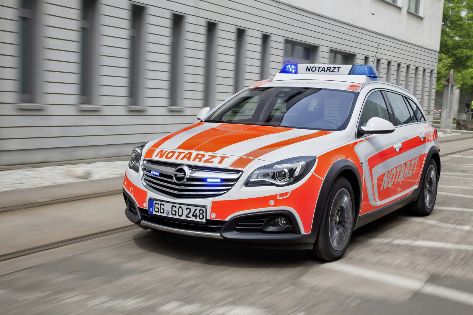 Opel Insignia wagon looks slick in fire-department livery - CNET