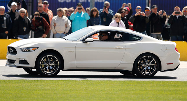  WardsAuto Says New Four-Cylinder Ford Mustang Feels Gutsy from the Passenger Side