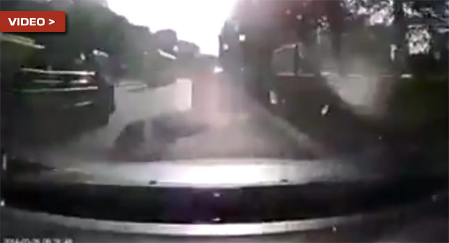  Did Singaporean Biker Fall Off a Bridge an Onto a Moving Car Below?