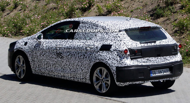  Opel's Evolutionary-Styled New Astra 5d Spied