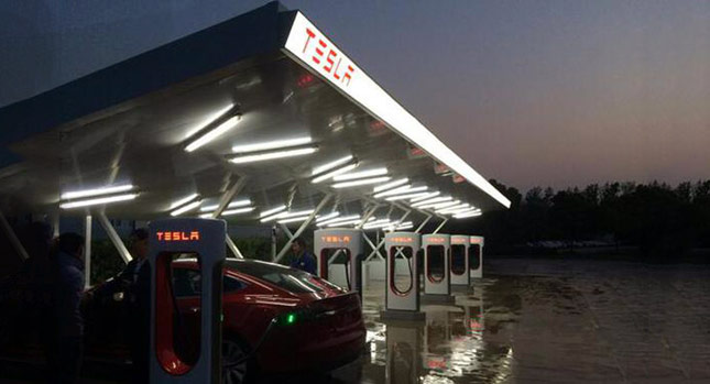  First Beijing Supercharger Station Allows Chinese Tesla Owners to Charge for Free