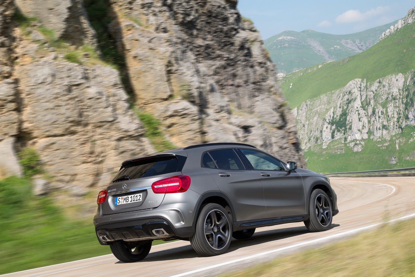 New 2015 Mercedes GLA Compact SUV from $31,300* in the U.S. | Carscoops