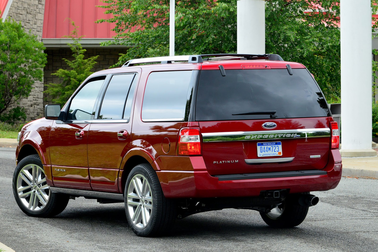Ford Shares Fresh Photos and Details of 2015 Expedition Facelift
