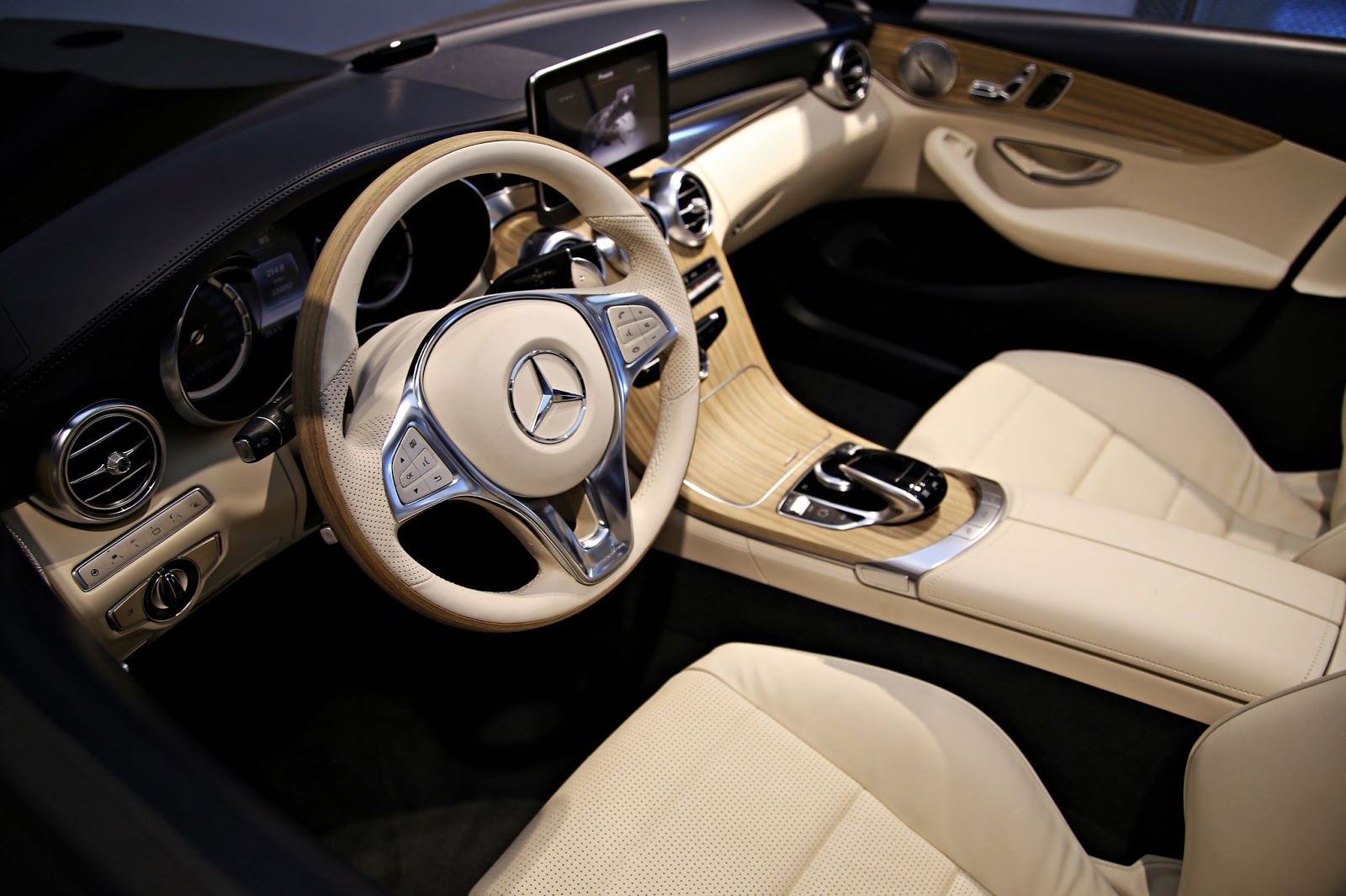 2016 Mercedes Benz C Class Cabriolet Shows Its Interior In
