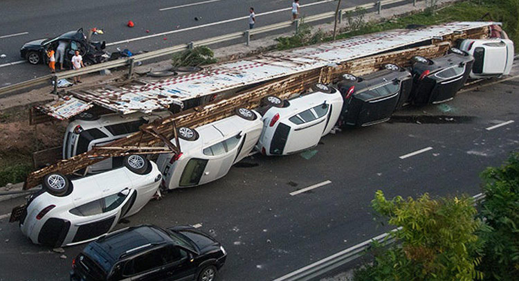  Truck Carrying 11 Luxury Cars Including Porsches, Maseratis, Crashes and Overturns in China