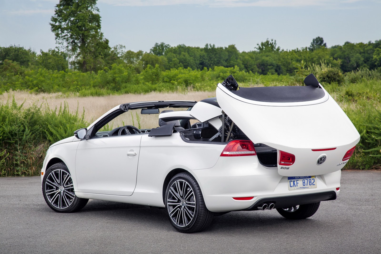 The 2022 Mercedes SL Is Another Nail In the Coupe-Cabriolet Coffin