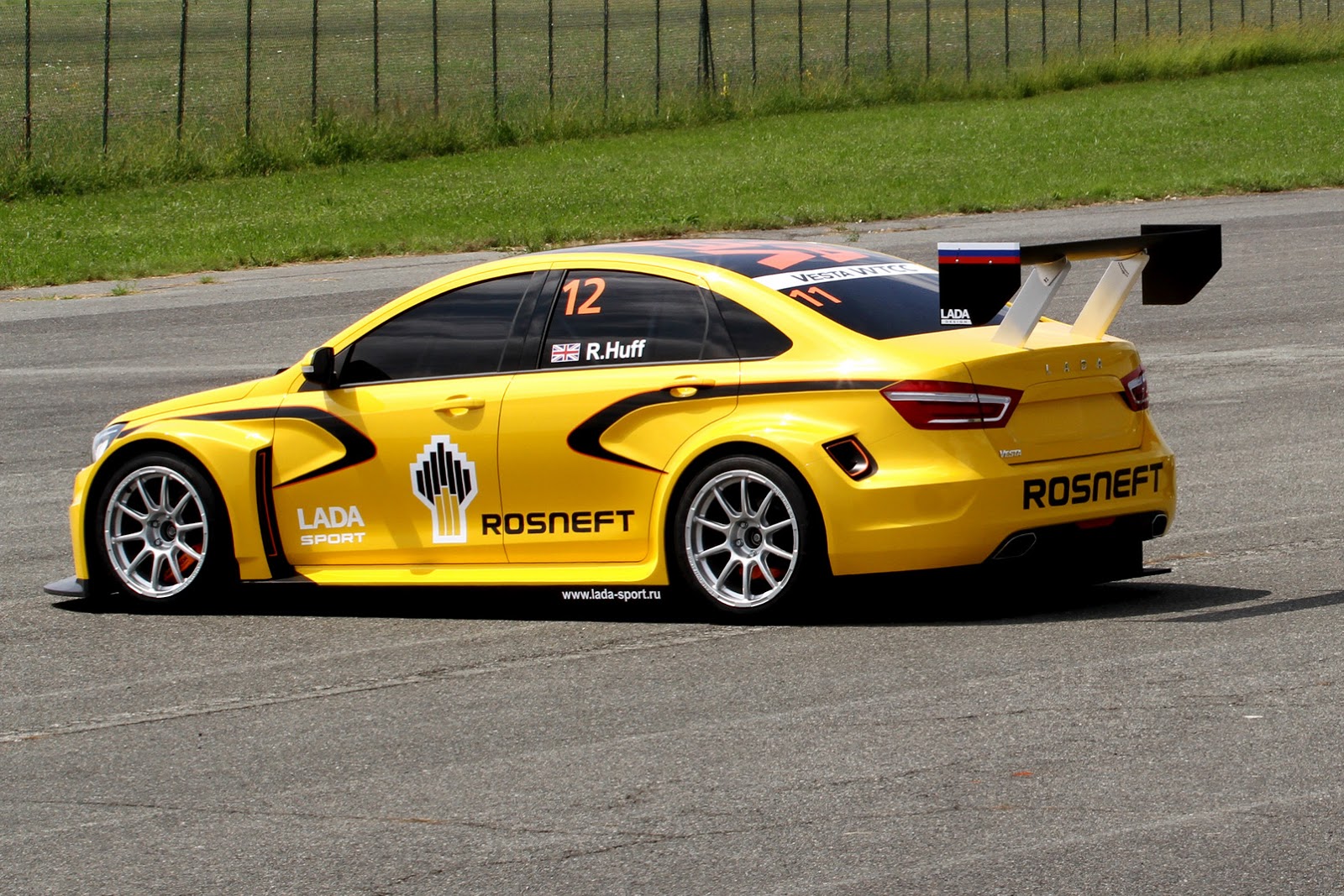 Lada vesta racing