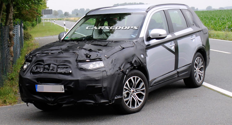  Spied: Mitsubishi Outlander Goes Under the Knife for it First Facelift