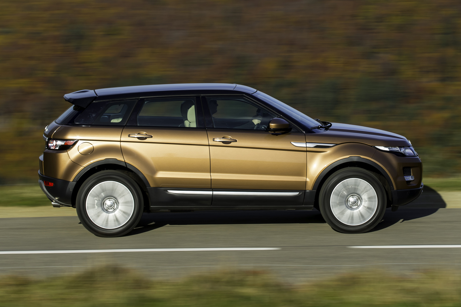 Can't Afford a Range Rover Evoque? The Landwind X7 Clone is Four Times