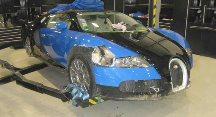  Cheapest Veyron in the World is an Insurance Write-Off in Need of Major Repairs