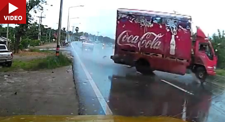  We Bow to Thai Coca-Cola Truck Driver for the Unbelievable Save