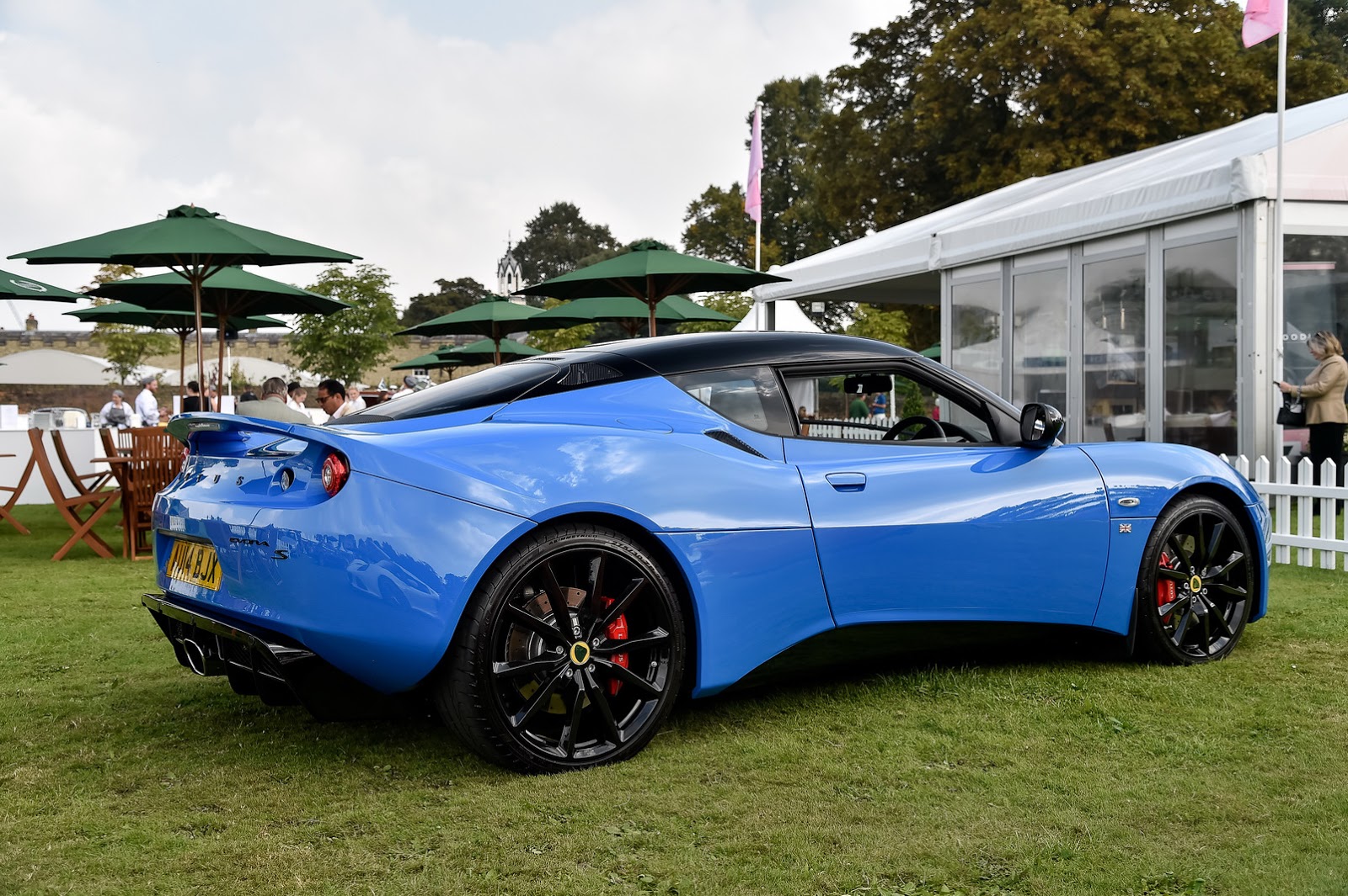 Машина lotus evora