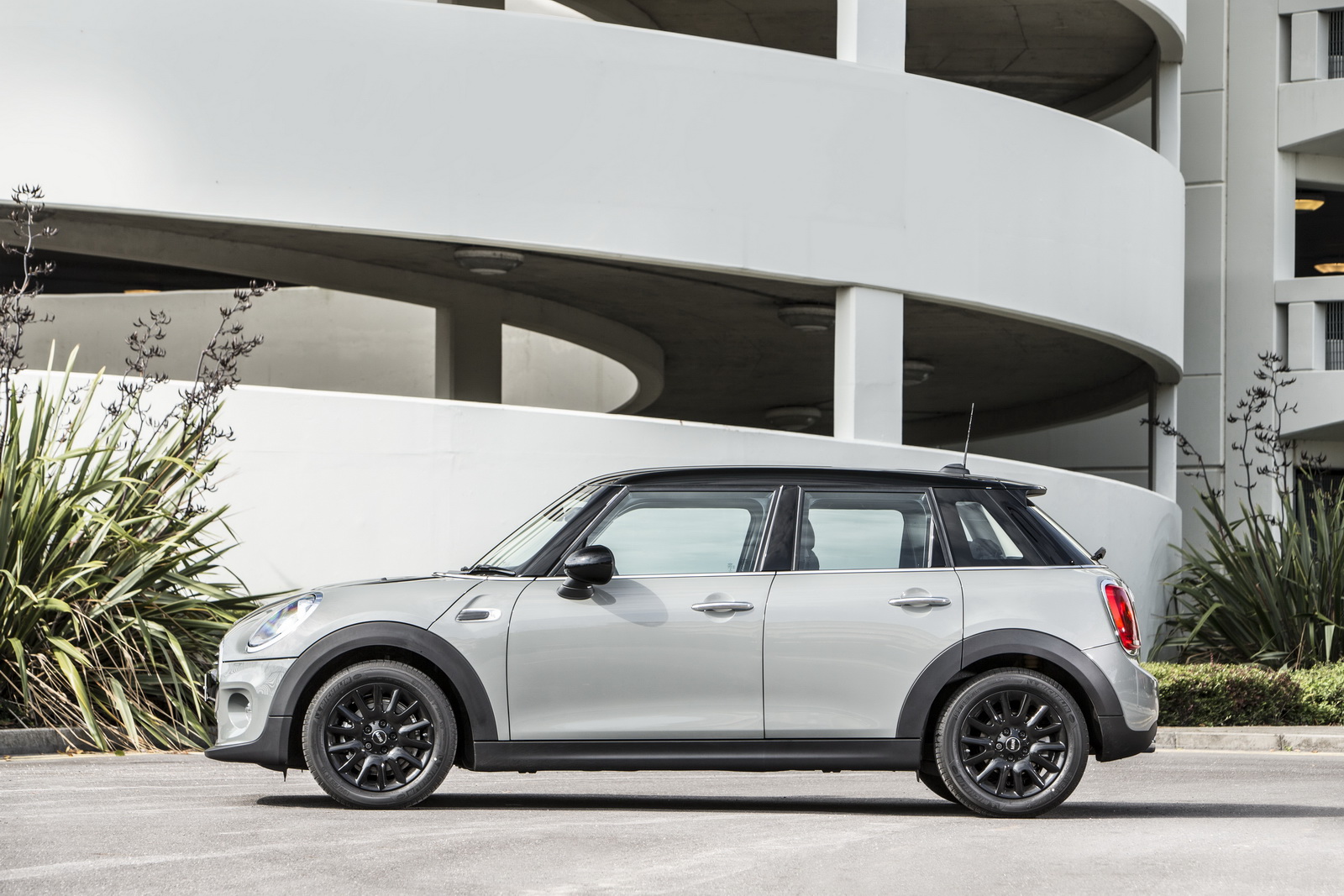 Mini’s 5-Door Hatch Priced for UK – It’s £600 More Expensive than 3 ...