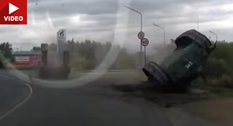  Russian Trucker Drops Tank on the Road
