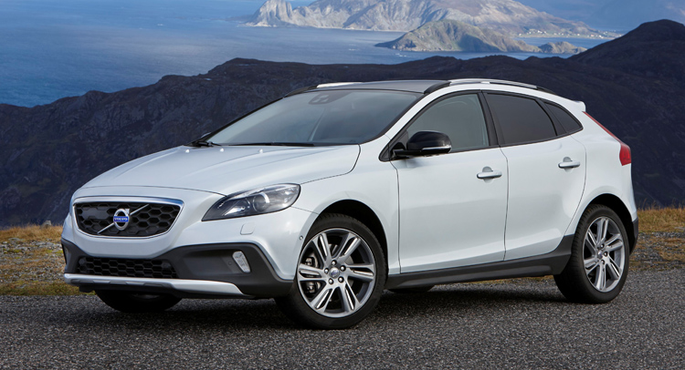 Volvo V40 Cross Country Now More Relevant With New Optional AWD | Carscoops