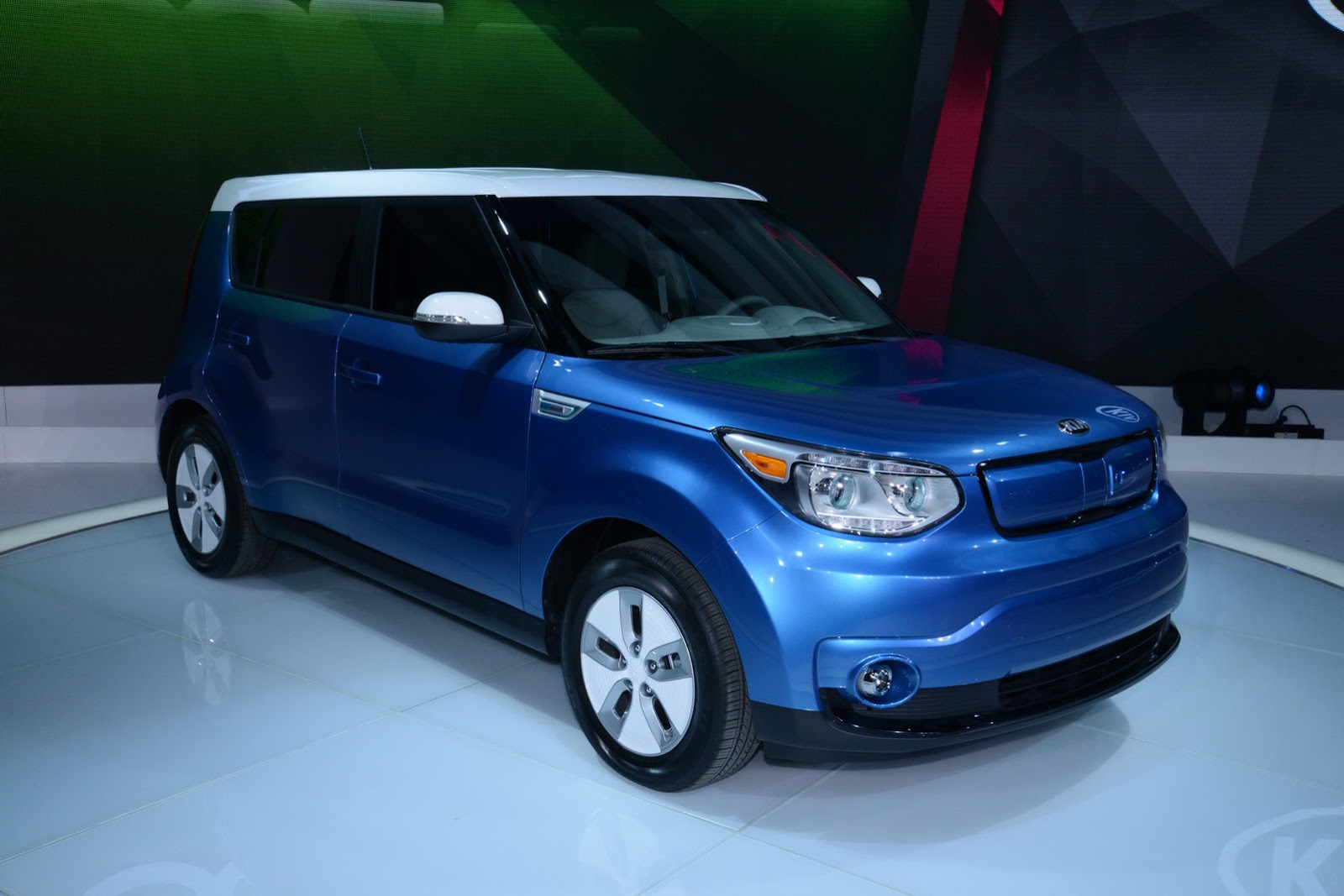 new-electric-2015-kia-soul-from-33-700-sans-7-500-tax-rebate-carscoops