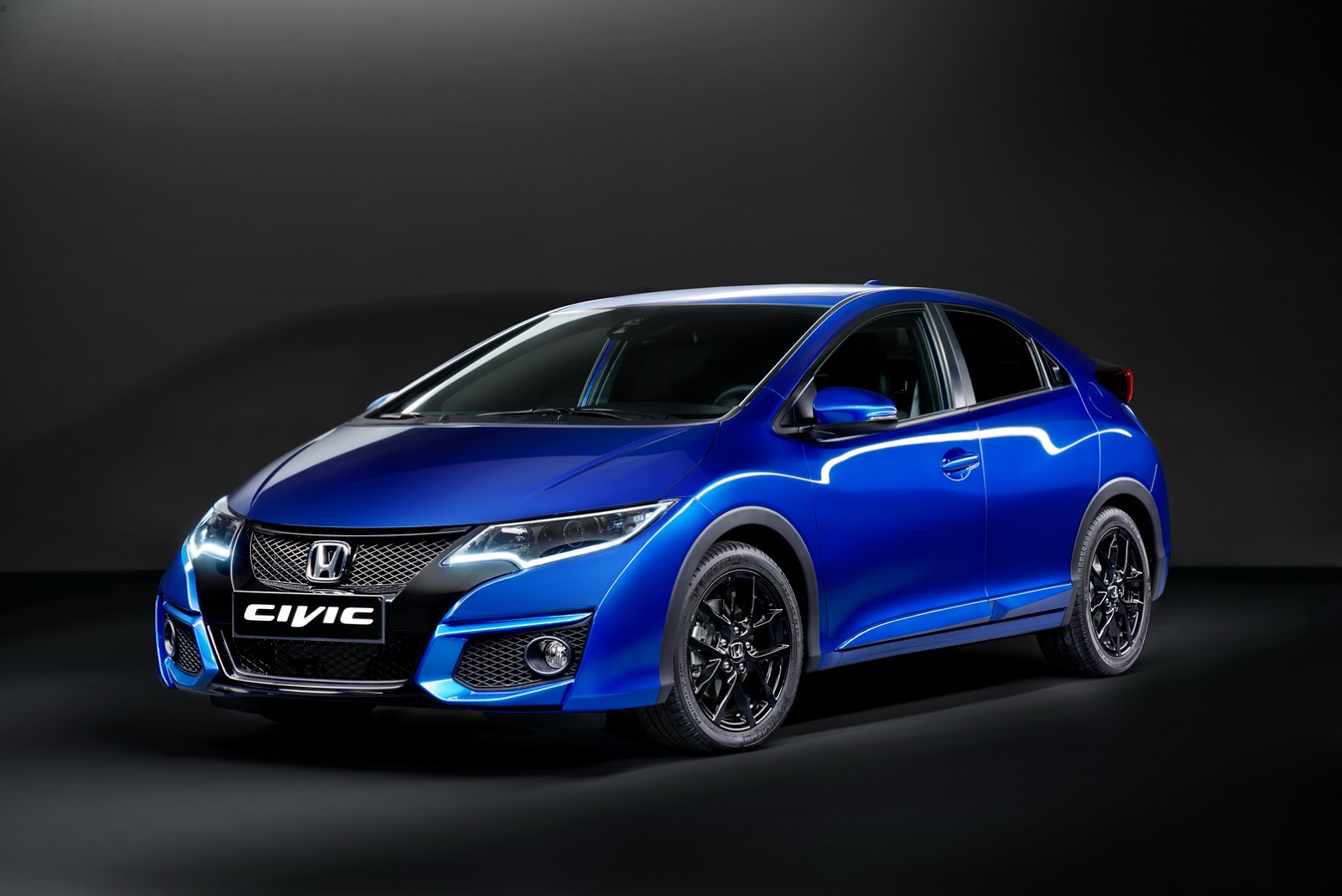Facelifted 15 Honda Civic Gets New Type R Inspired Sports Derivative Carscoops