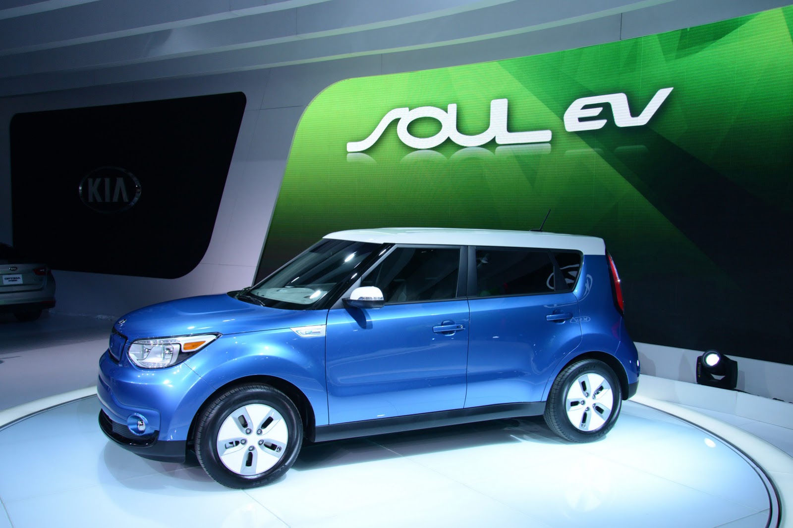 new-electric-2015-kia-soul-from-33-700-sans-7-500-tax-rebate-carscoops