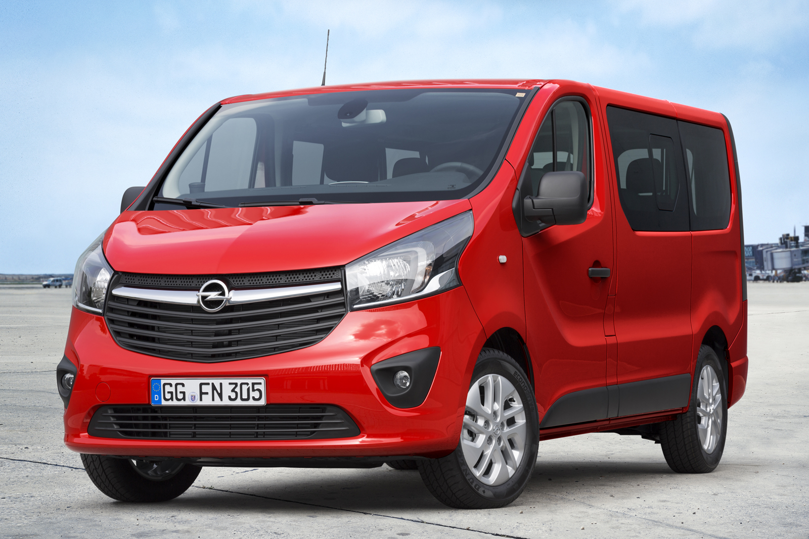 Opel Vivaro gets Combi Version for Passenger Transport