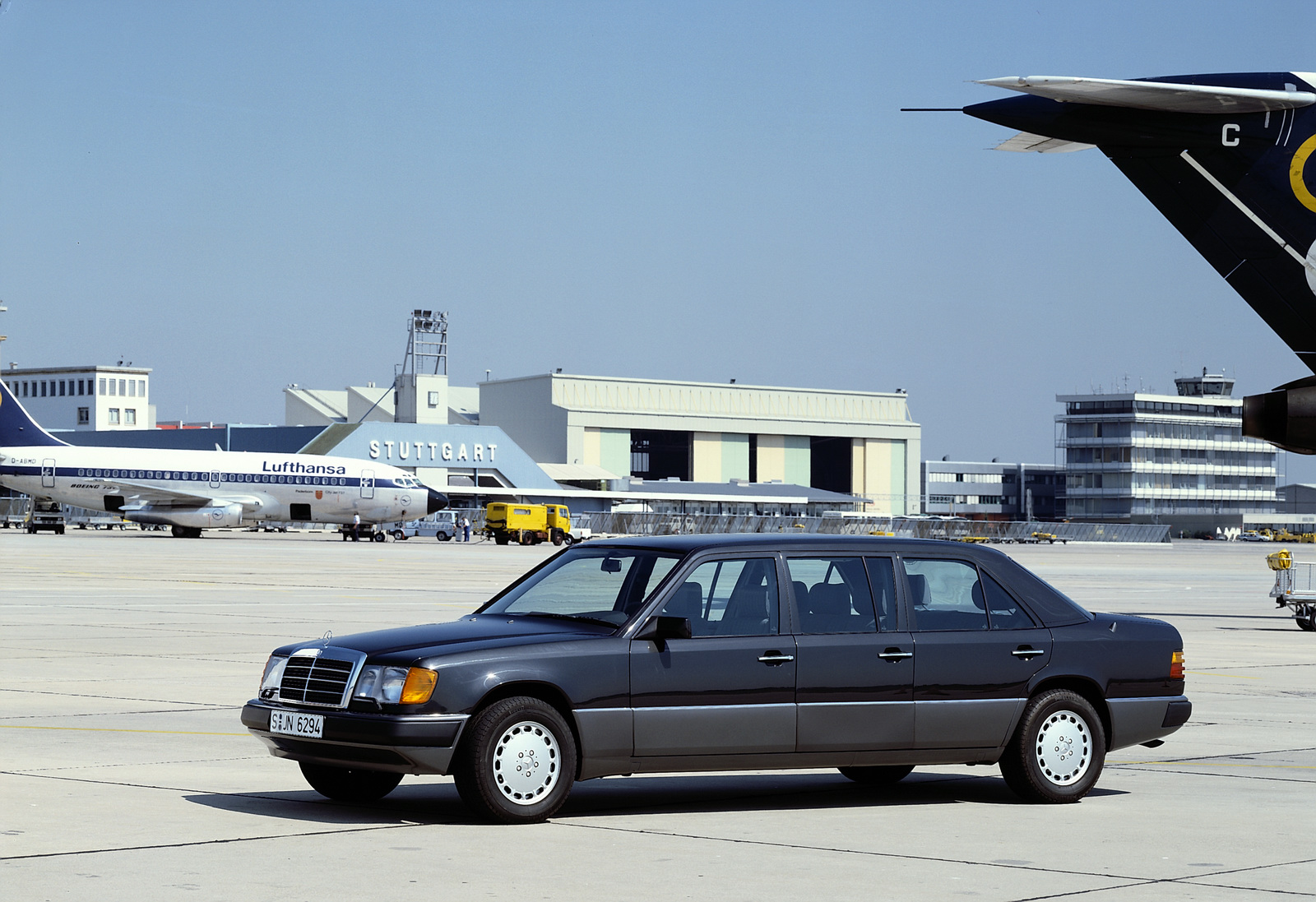 Mercedes' Indestructible W124 Turns 30 This Year