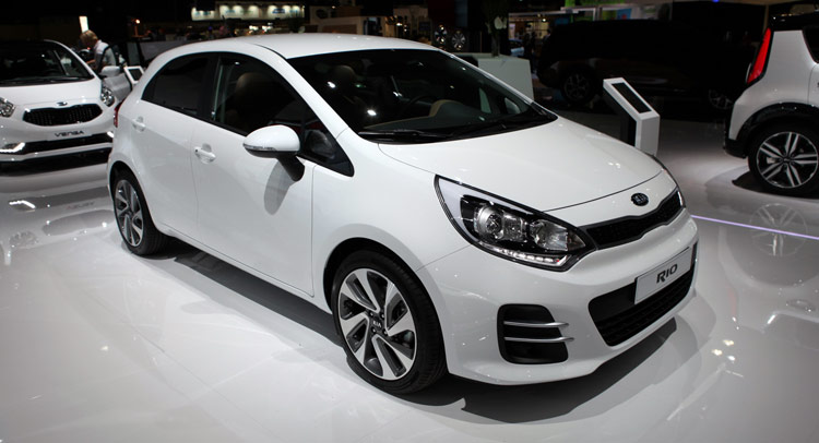  Kia’s 2015 Rio Shows its New Face in Paris