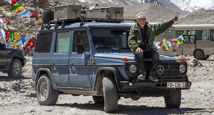  This Guy Covered The Distance From Earth to Moon and Back with a 1988 Mercedes G-Class