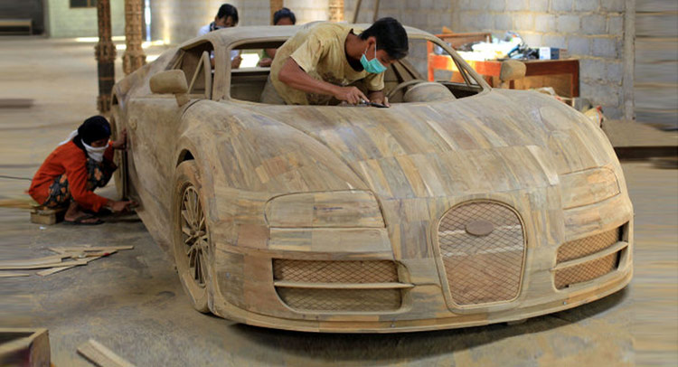  Bugatti Veyron 1:1 Scale Wooden Replica Looks Amazing; Costs Only $3,300!