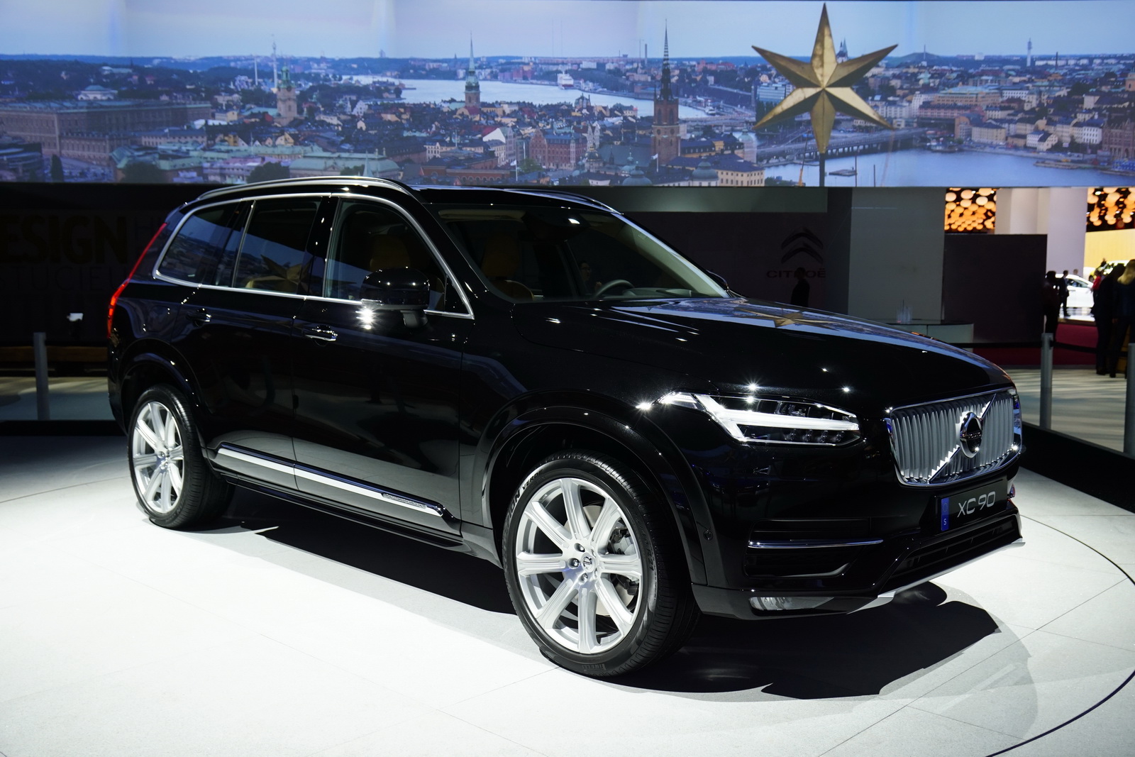 Check out the New Volvo XC90 in All its Glory at Paris Auto Show