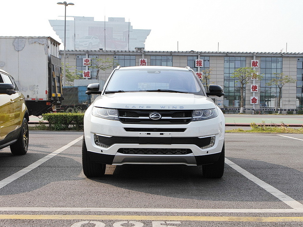 LandWind-X7-10 Land Rover Finally Wins Case Against Chinese Evoque Clone